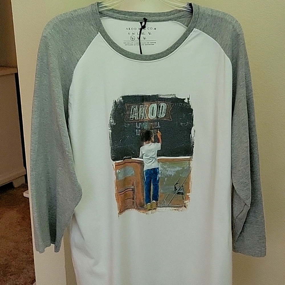 AKOO NWT T-SHIRT....3XL
